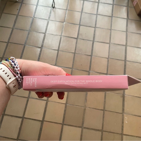 Daily Concepts Daily Exfoliating Mitts - unopened NWT NIB - Picture 5 of 9